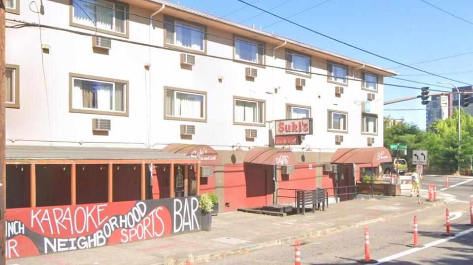 Portland dive bar known for karaoke closing after 29 years - NewsBreak