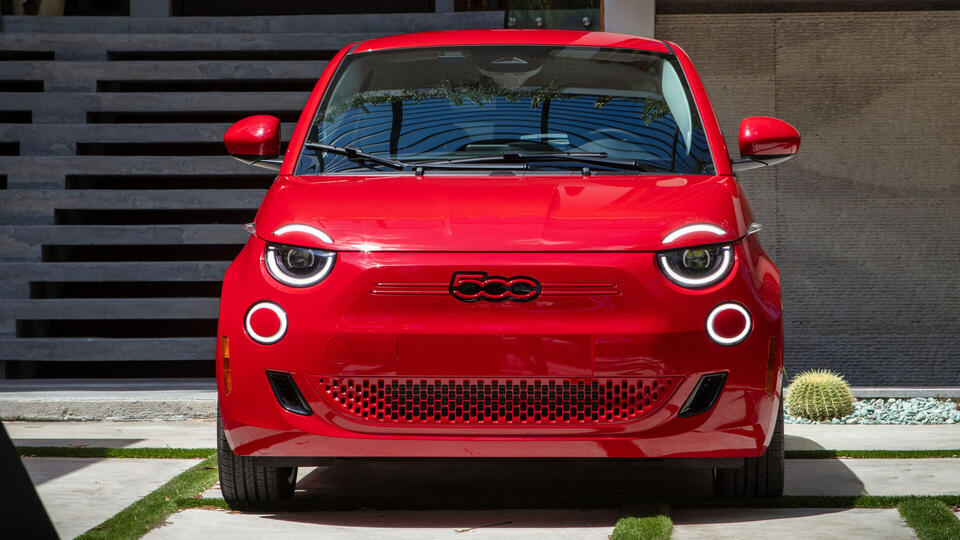 Fiat Dealers Slapping $15,000 Discounts On Slow-Selling 500e - NewsBreak