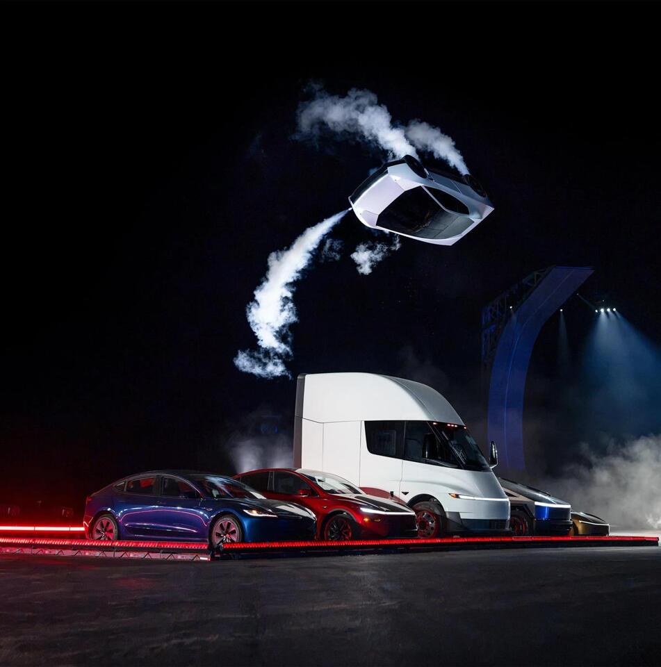 The incredible flying Tesla Roadster is just for show - NewsBreak