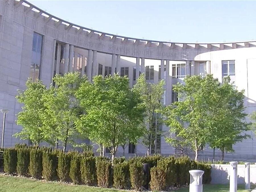 New Franklin couple accused of attempted bank robbery, illegal gun