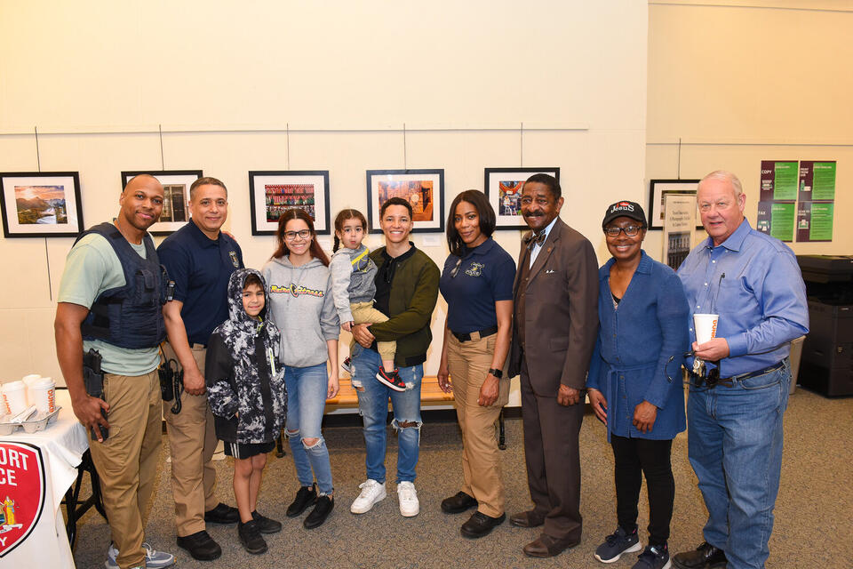 Freeport Police hosts 'Coffee with a Cop' - NewsBreak