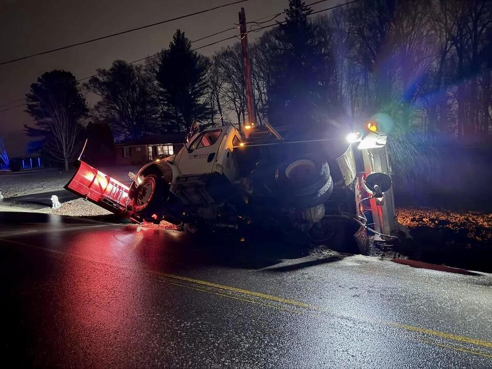 8:40 Sunday Update: Roads Becoming Dangerously Slick - NewsBreak