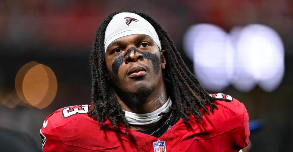 Kendal Daniels injury: Falcons rookie LB carted off with apparent head ...