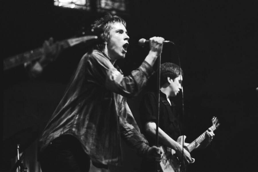 30 Photos Of The ’70s Most Popular Rock Bands