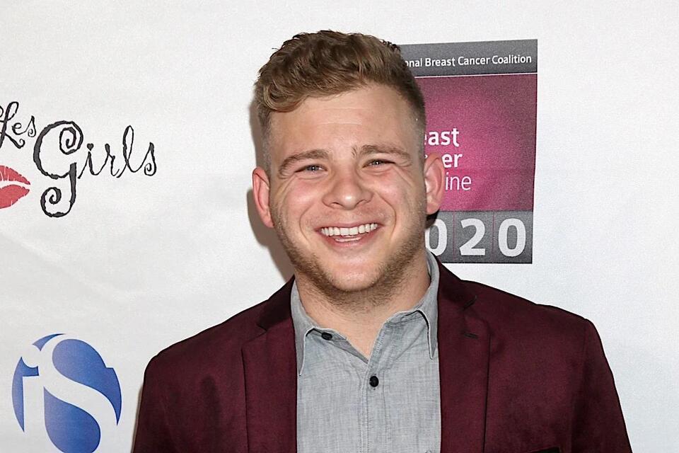 Jonathan Lipnicki on His Full Frontal Primetime Scene: Whipped Cream ...