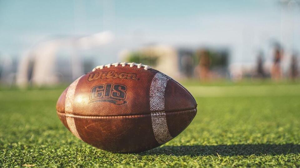 Oregon high school football player dies after suffering brain injury ...