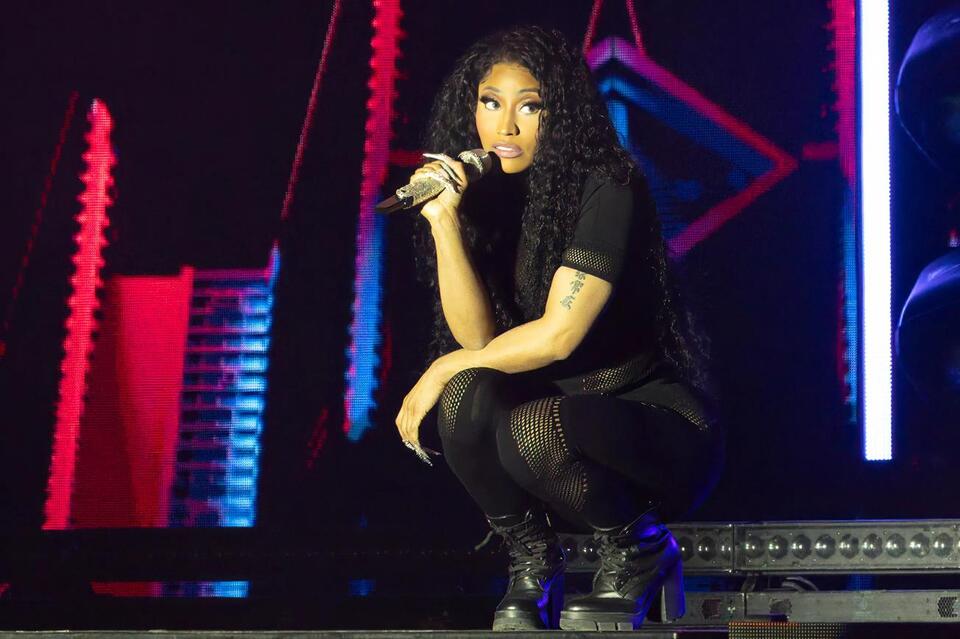 Nicki Minaj apologizes to fans following drug arrest, blames Amsterdam(00)