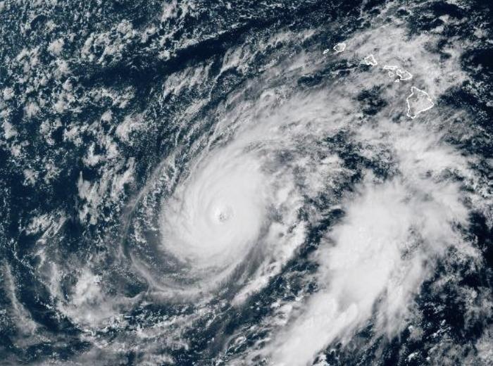 Category 3 Hurricane Lowell heads toward Hawaii