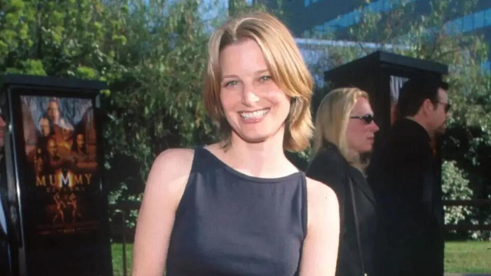 bridget-fonda-62-looks-better-than-ever-after-stunning-100-pound