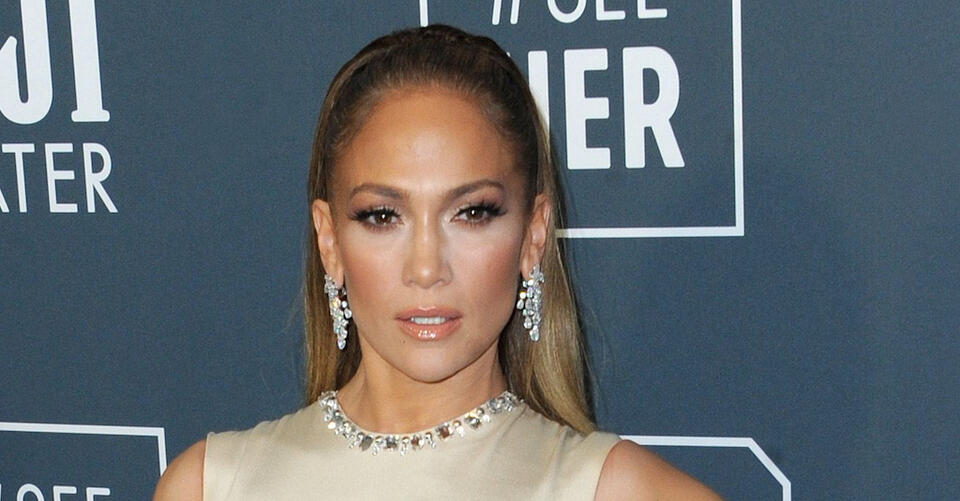 Jennifer Lopez Plays With Pattern in a Matching Plaid Outfit and Curved Stiletto Heel Boots – NewsBreak