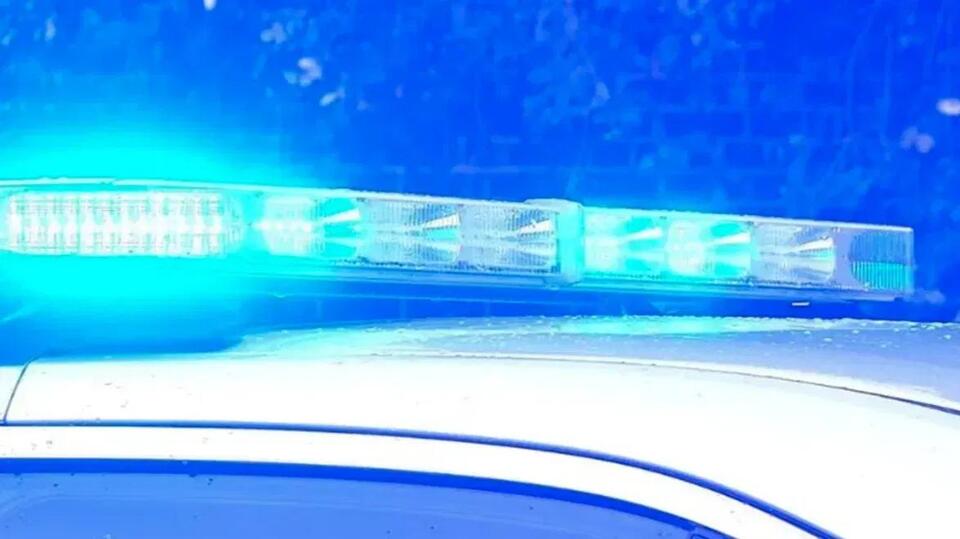 Teen injured in overnight shooting outside Charleston house party, police say