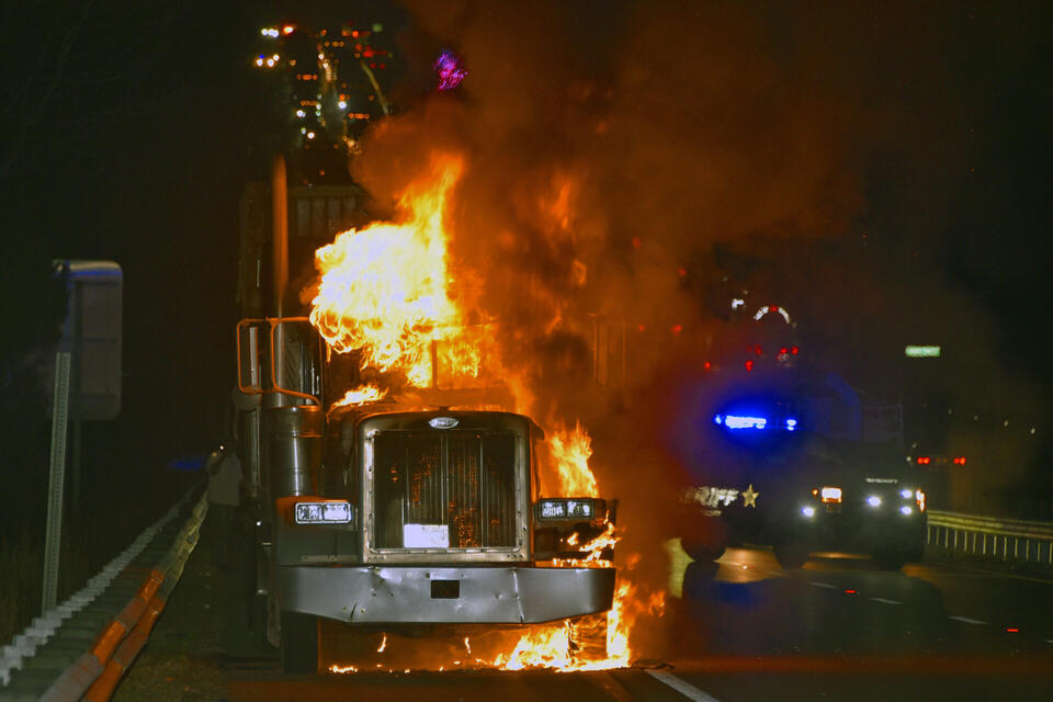Truck fire shuts down Interstate 77 in Statesville - NewsBreak