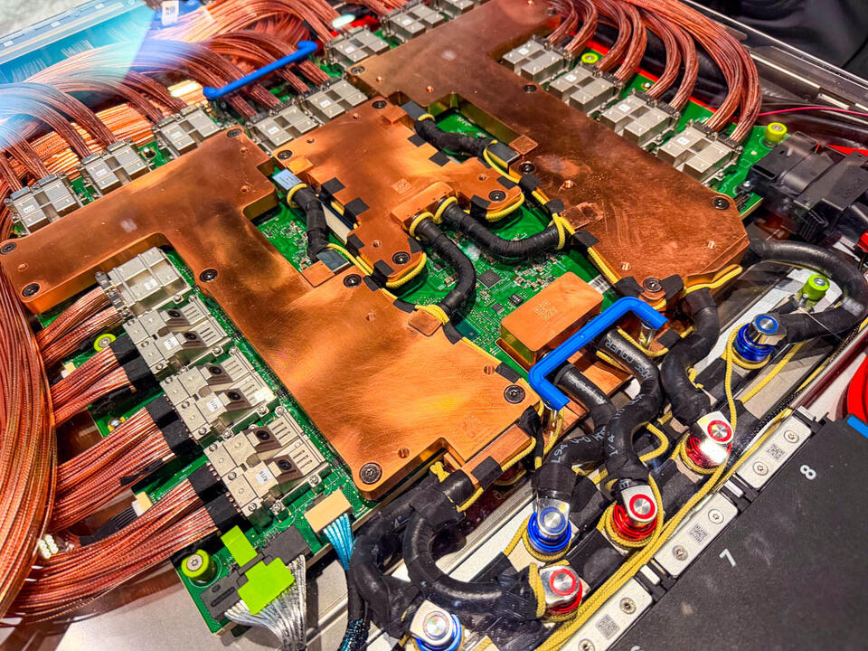 This is the AMD Helios HPE Juniper QFX5252 Switch Tray at OCP 2026 ...