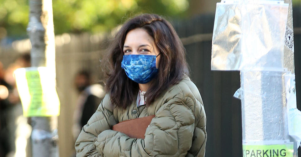 Katie Holmes Bundles Up in an Army Green Puffer, Boyfriend Jeans and Clog Boots On ‘Rare Objects’ Set – NewsBreak