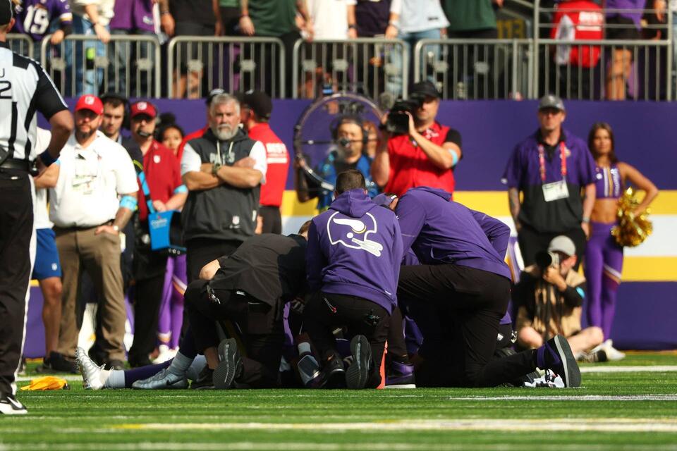 Schefter: Vikings players believe Bullard's hit on Murray was a cheap ...