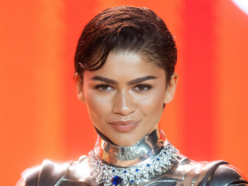 The Funniest Tweets About Zendaya's Jaw-Dropping Robot Suit