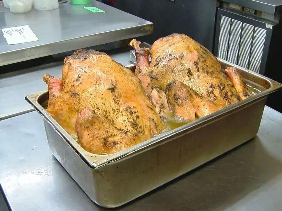 Cincinnati restaurant offers free Thanksgiving meal for anyone who