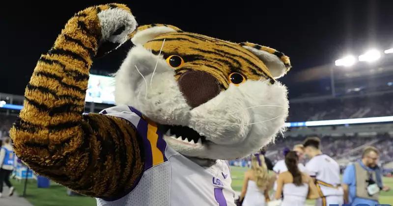 Mike Elko compares LSU’s SEC standoff to kid testing limits until dad raises his voice