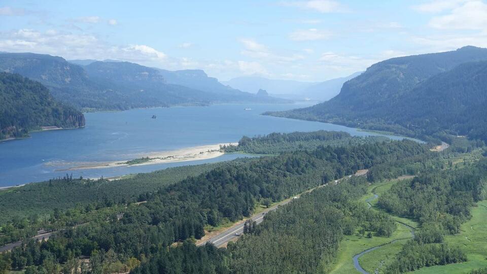 the-columbia-river-gorge-runs-80-miles-between-oregon-and-washington