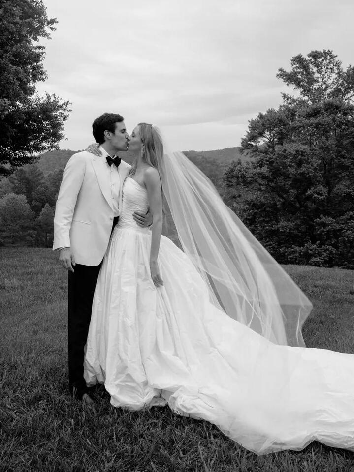 The Bride Wore a Dramatic Taffeta Train to Marry Among the Magnolia ...