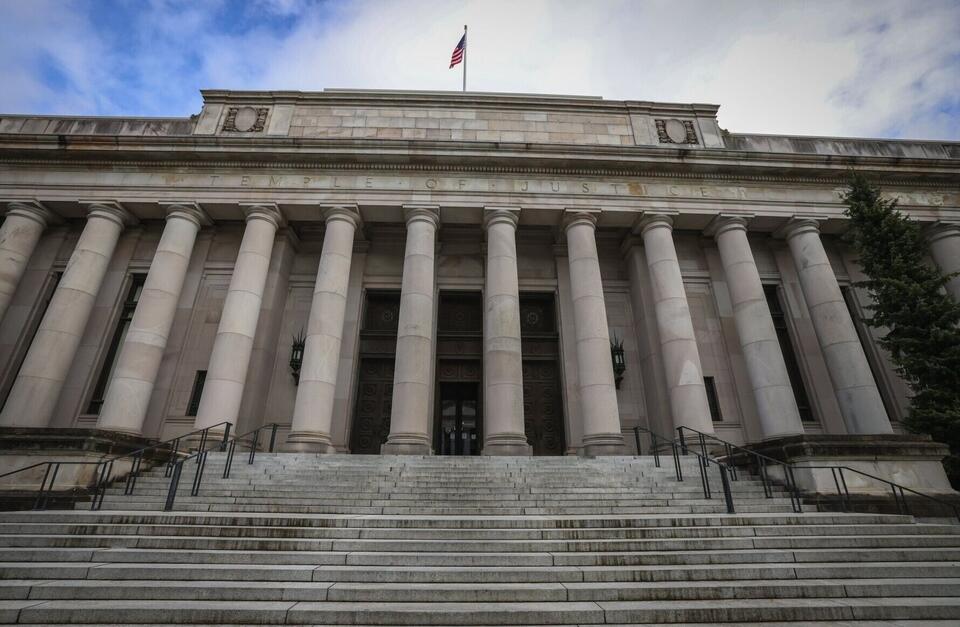 WA Supreme Court justice meeting with millionaire’s tax sponsor raises ...