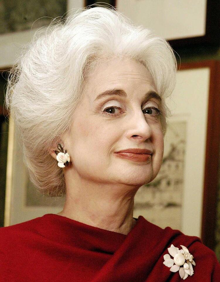 Miss Manners: What’s the proper church pew etiquette, do I have to move ...