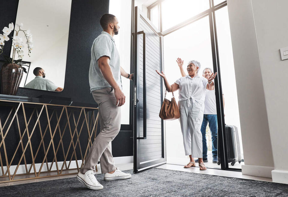 How to Host Overnight Guests This Holiday Season and Make Any Visitor ...