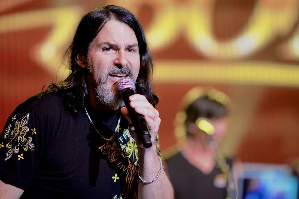 Boston Singer Dies at Age 60 After Battle With Brain Cancer - NewsBreak