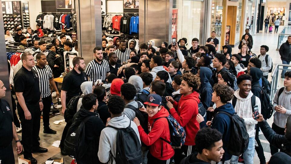 Teen Takeovers Overwhelm Florida Police as Retailers Forced to Shut ...