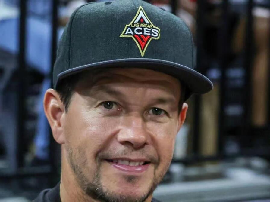 3 reasons why rich Californians are selling their mansions and moving