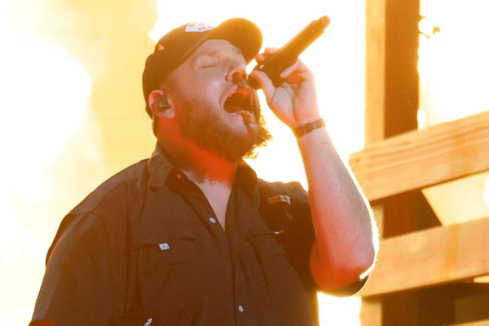 Luke Combs Breaks Venue Attendance Record on Night One of His 2026 Tour ...