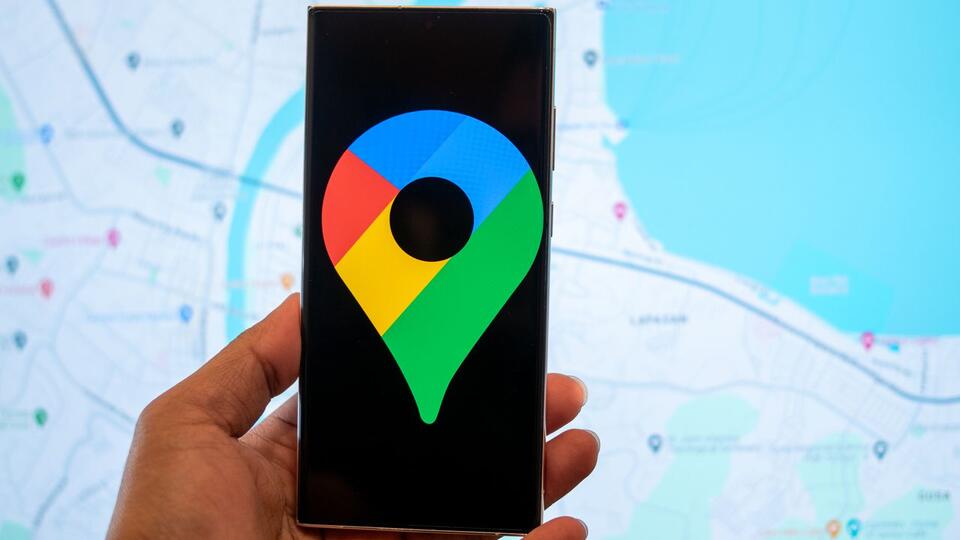 Here's what the redesigned Google Photos and Maps icons look like ...