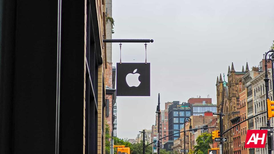 Apple Faces Investigation Over iOS 18 Hardware Damage Complaints ...