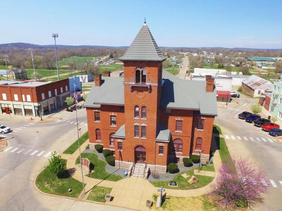 County Commission Approves Vendor Contract, Board Appointments
