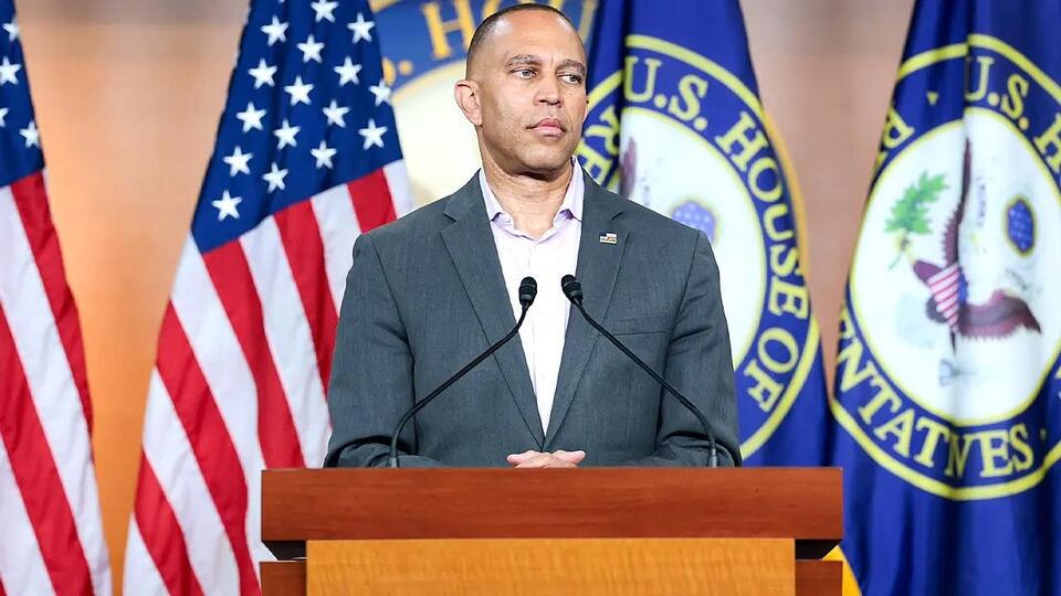 Image for Democrat rebels defy Jeffries to hand GOP critical win just before midterms