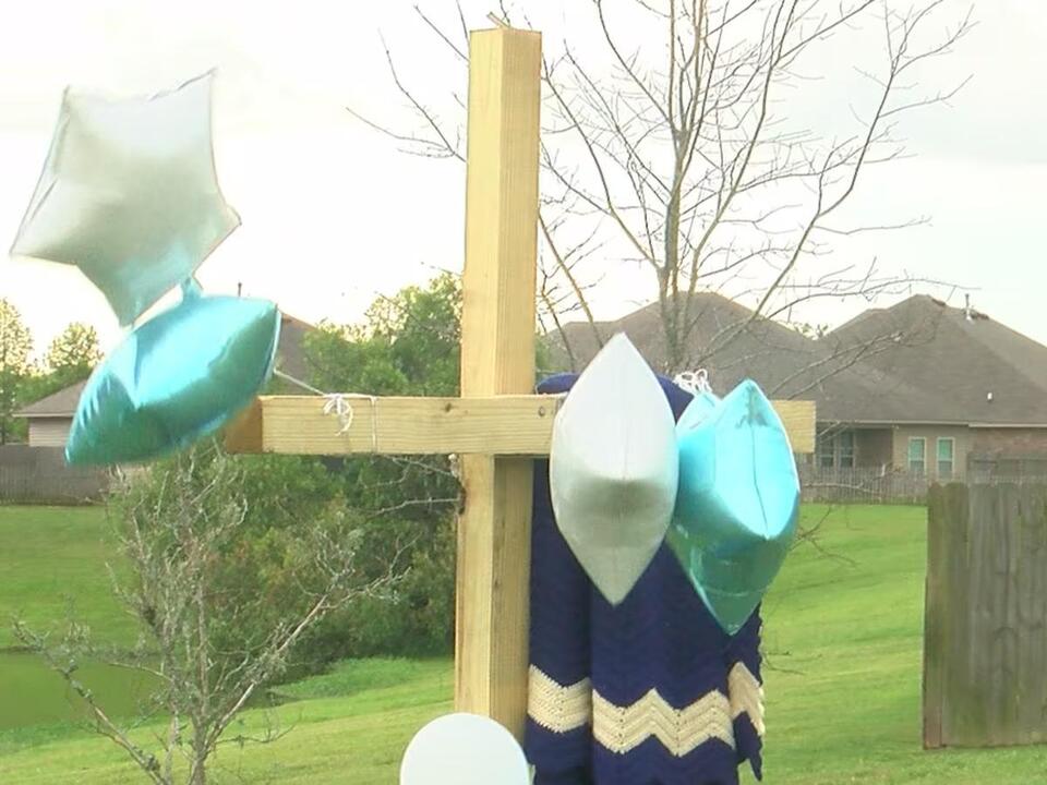 Neighborhood holds balloon release for 12-year-old who drowned in pond