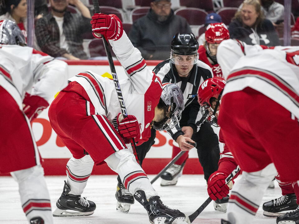 Men’s Ice Hockey No. 16 Ohio State completes sweep, defeats Bentley 3