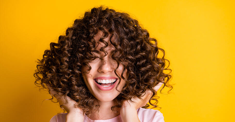 The 16 Best Shampoos for Curly Hair, According to Hair Stylists – NewsBreak