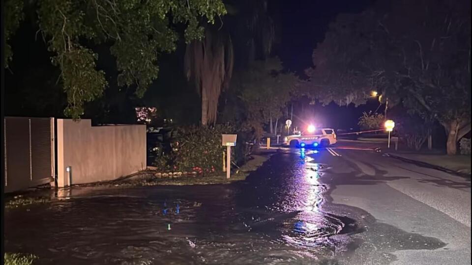 Water main break closes road in Sarasota - NewsBreak
