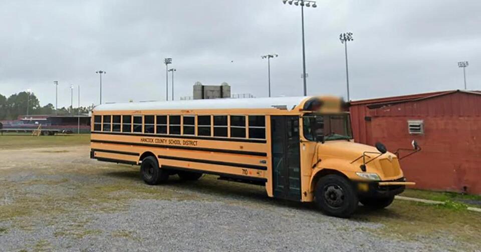 Mississippi middle school students stop bus from crashing after driver ...