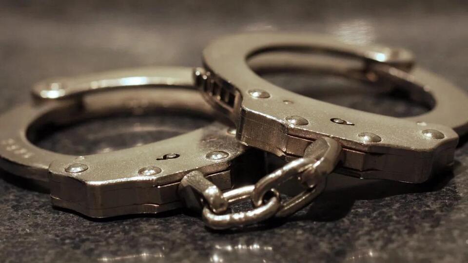 Man charged with battery of woman, found with gun and nunchucks in ...