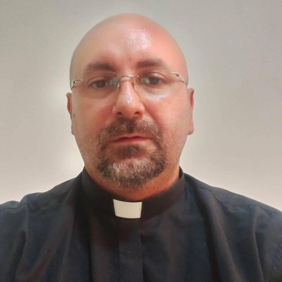 priest-killed-by-falling-crucifix-during-sermon-on-fragility-of-life