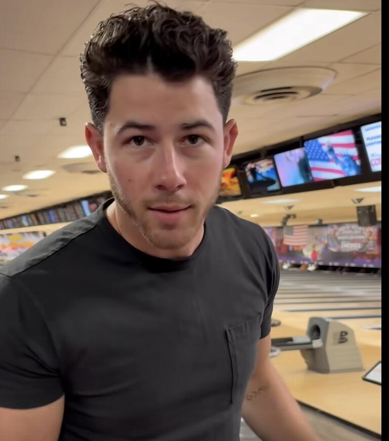 Celebs visit Columbus bowling alley to ‘find best bowling alleys across the country’