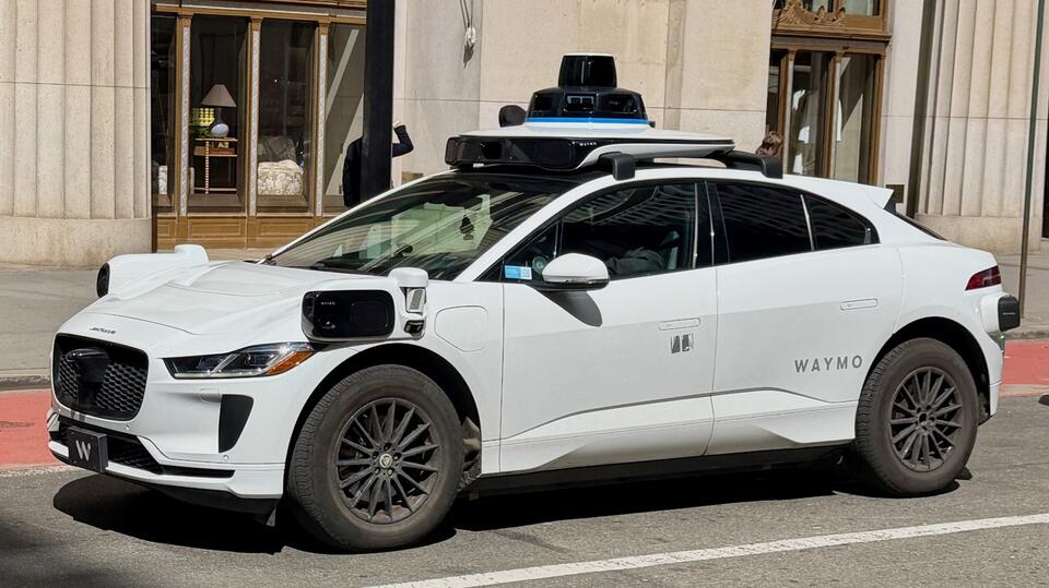 Waymo drops its waitlist in Tampa: anyone can now hail a driverless ...