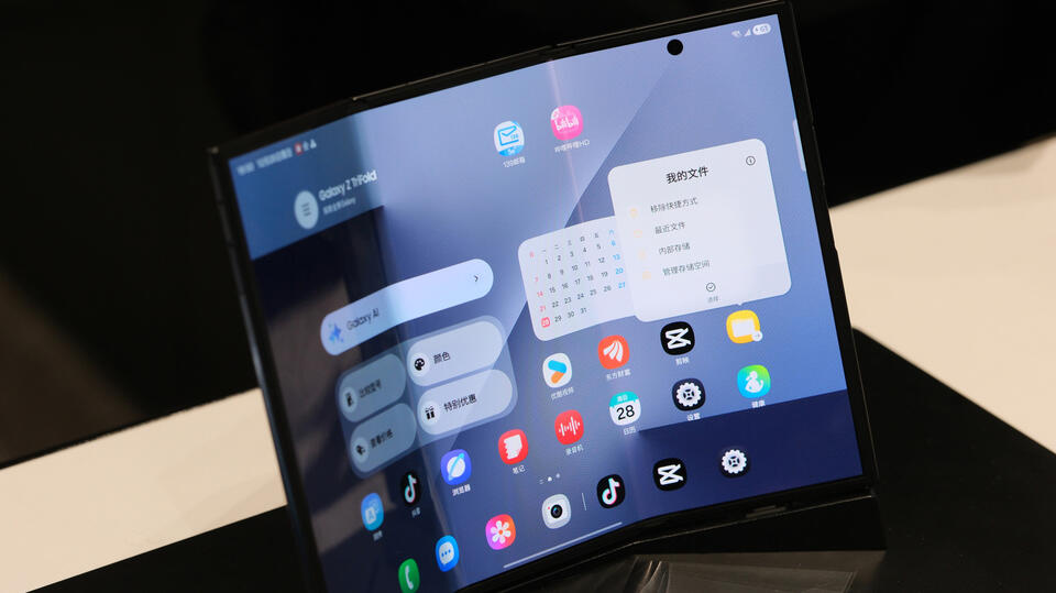 Common Mistakes You Should Avoid When Using Foldable Phones - NewsBreak