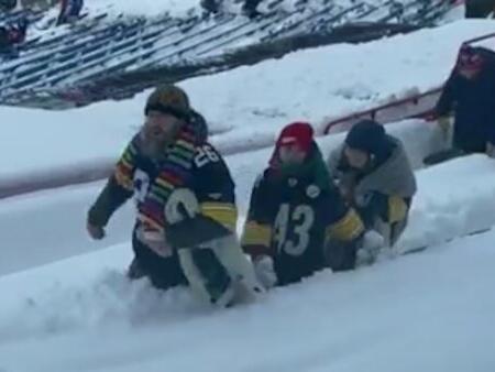 Viral video shows fans trudging through snow for Bills-Steelers game