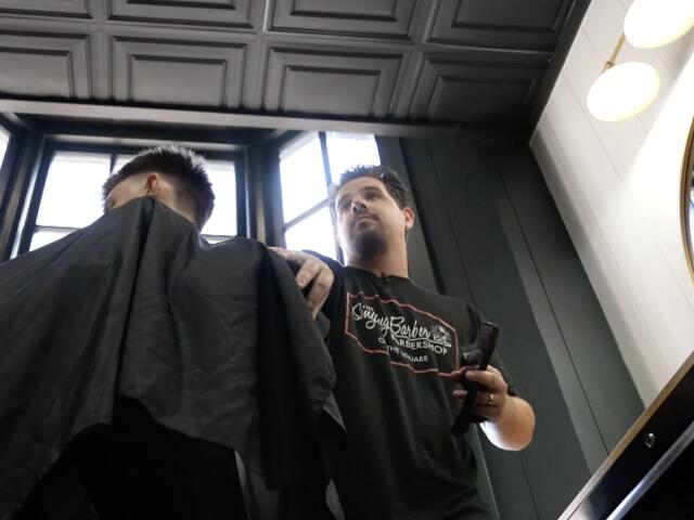 Singing Barber Noah Peters opens shop in Tenn.