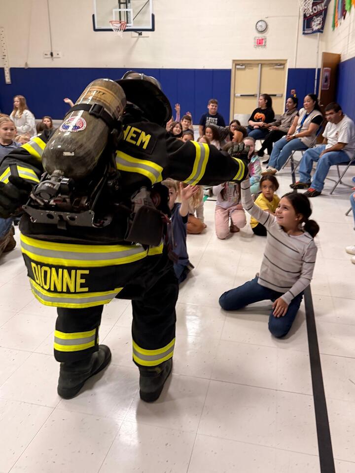 📢 Bethlehem firefighters teach BES students fire safety - NewsBreak