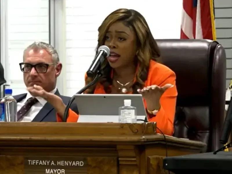 Embattled Dolton mayor at center of chaotic Thornton Township board meeting
