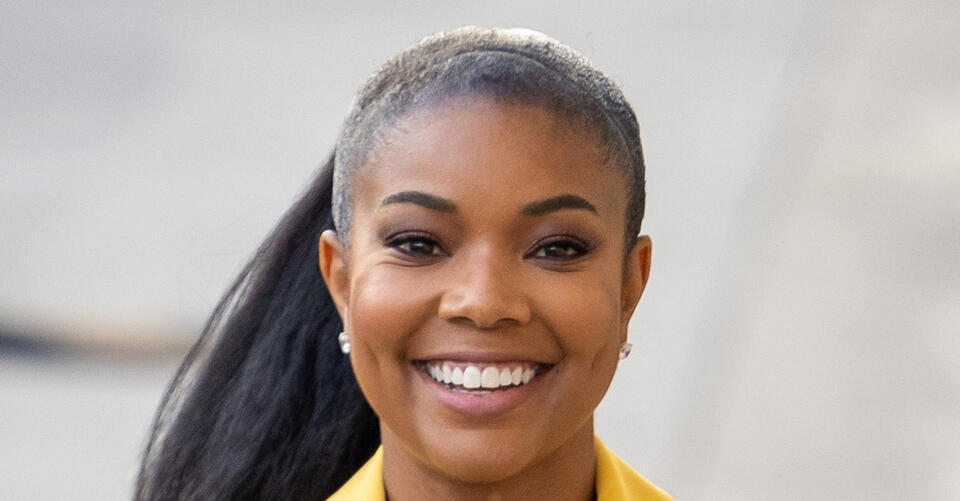 Gabrielle Union Arrives in a Striking Cutout Dress and Blue Sandals With Dwyane & Zaya Wade for Gucci’s Love Parade Show – NewsBreak